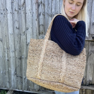 Medium natural jute bag with handles